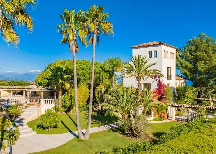 LE CASTEL ROSE Super Cannes, face aux Îles de Lérins